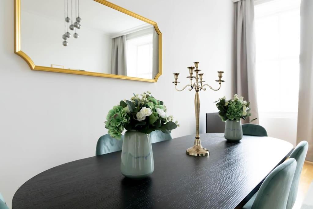 Franz 24 - Typical Viennese Apartment In The Heart Of Vienna Exterior photo
